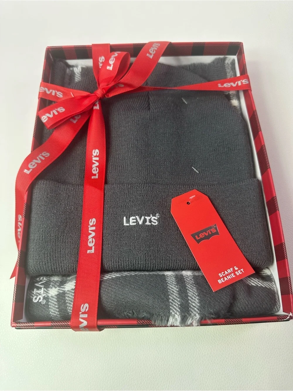 New Levi’s Scarf & Beanie Hat Set Gray/White